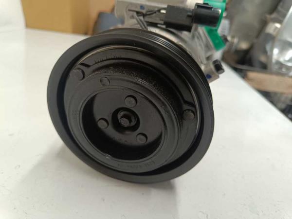 COMPRESSEUR DE CLIMATISATION HYUNDAI/ KIA - Vue 3